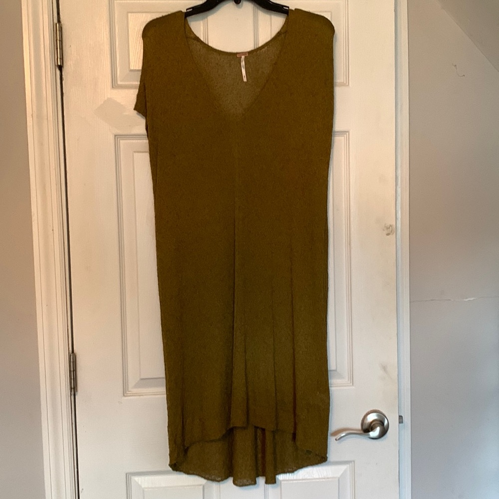 NWOT free people long knit shirt with short cap sleeves in olive-ish green. Sz m